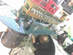 Rigging: Her legges strøm, øl og co2 side om side varsomt i tråd med HMS