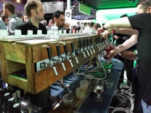 Tommy tapper for harde livet - 16 kraner på rekke og rad