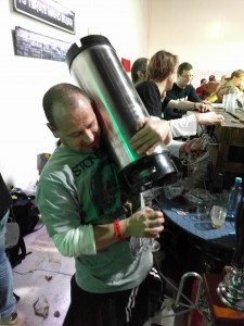 Lasse rakk dessverre ikke å smake alle ølene våre før de var tomme. Men han er ikke typen som gir opp så lett!