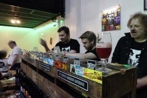 To Tørste Mænd, og Torgeir i midten - foto: Dagbladet